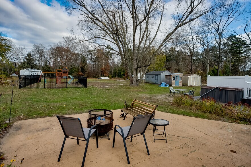 More Photos Of 1662 Route 206, Southampton Specialty For Sale