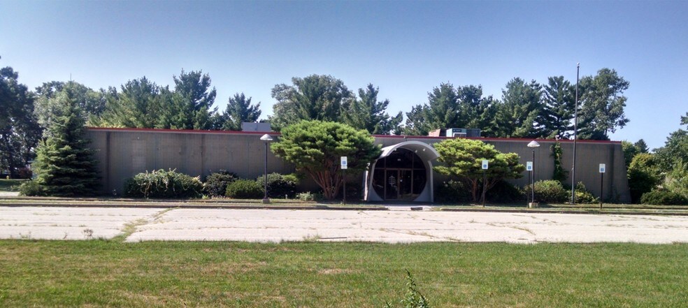 More Photos Of 375 Gin Chan Ave, Muskegon Restaurant For Sale