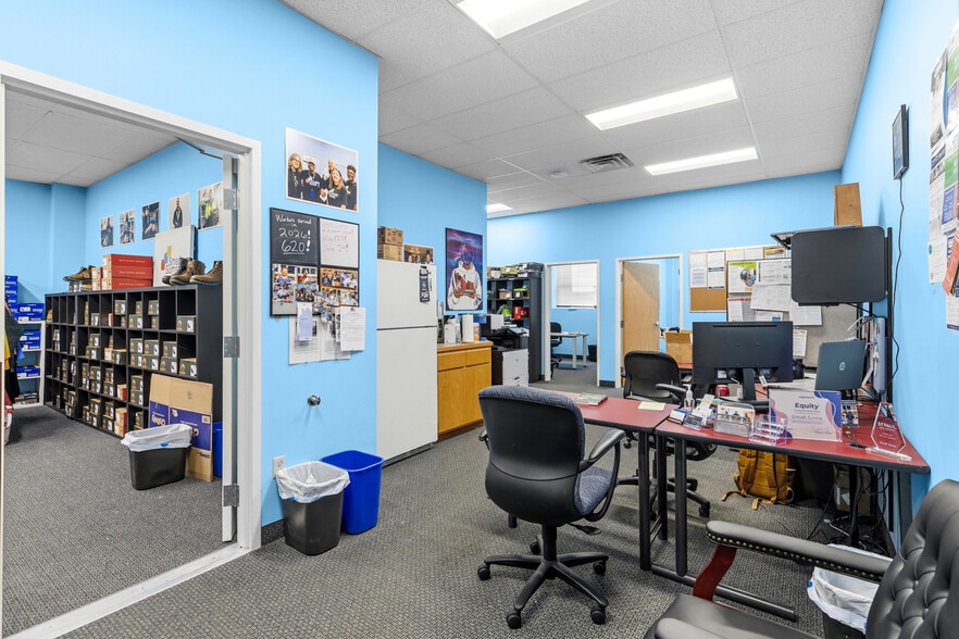 More Photos Of 2375 W University Ave, Saint Paul Office For Sale