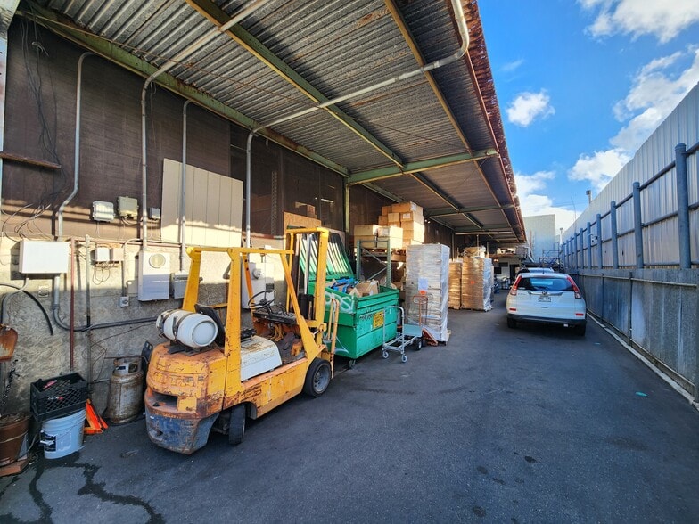 More Photos Of 1818 Kahai St, Honolulu Warehouse For Sale