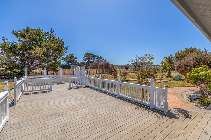 More Photos Of 19351 Del Mar Dr, Fort Bragg Specialty For Sale