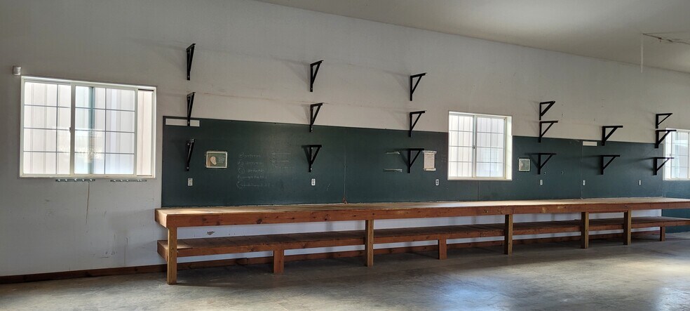 More Photos Of 1300 N Reed Station Rd, Carbondale Industrial For Sale