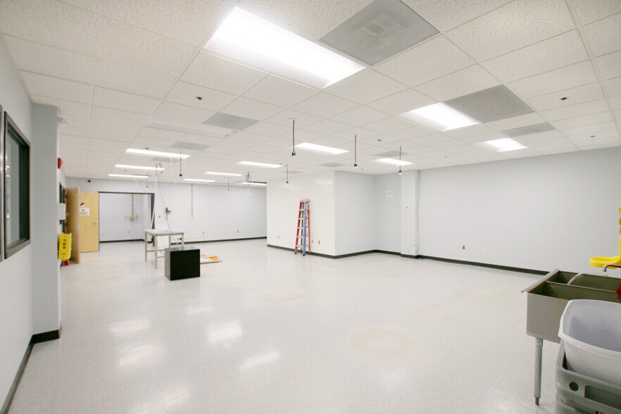 More Photos Of 16 Tech Cir, Natick Office For Lease