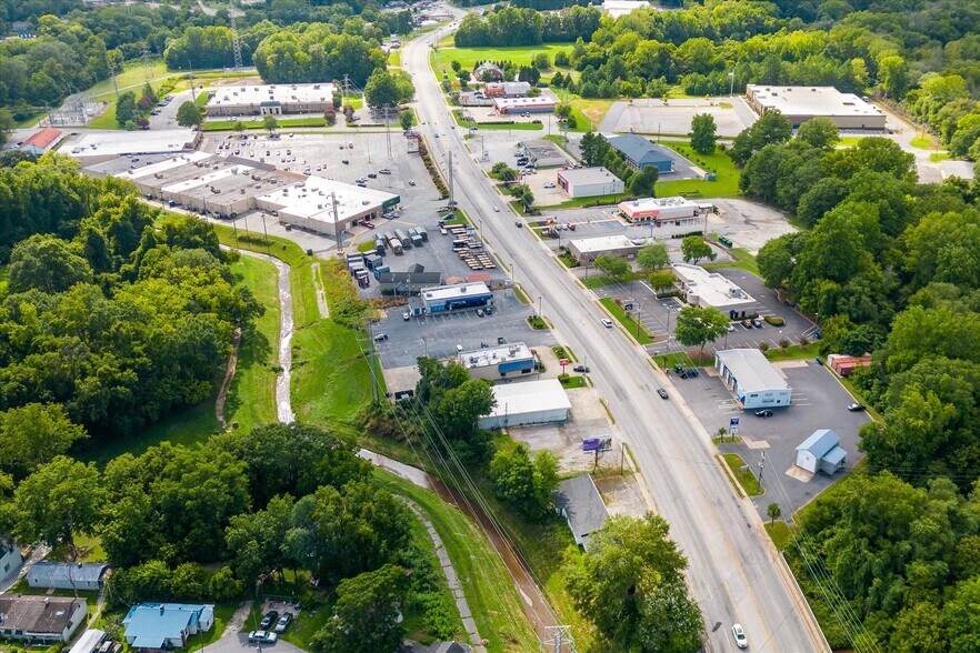 More Photos Of 203 Hillcrest Dr, Laurens Storefront Retail Office For Lease
