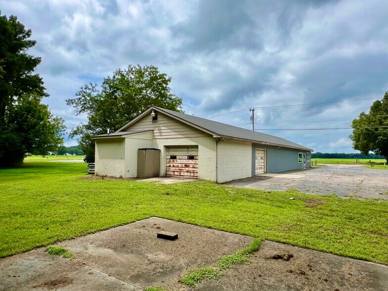 More Photos Of 15242 General Puller Hwy, Deltaville Freestanding For Sale