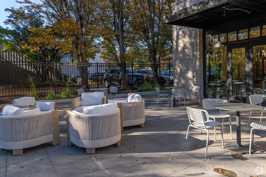 More Photos Of 10306 SE Main St, Milwaukie Apartments For Lease