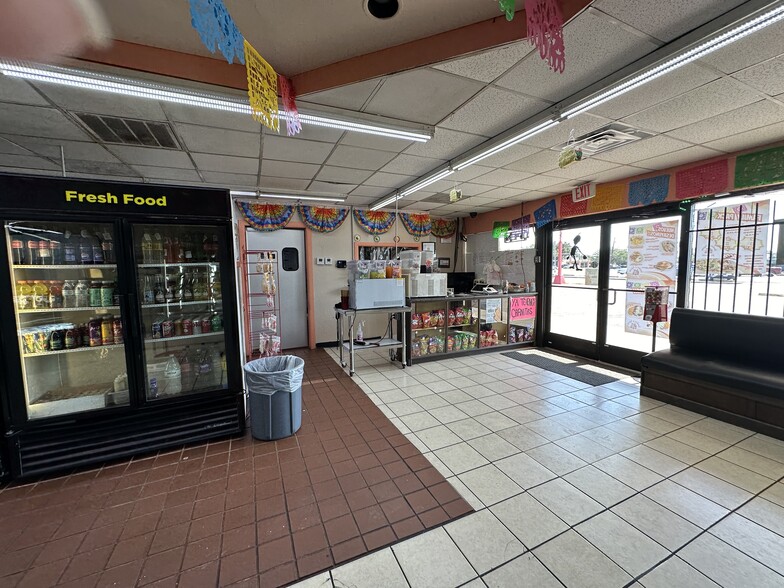 More Photos Of 1821 Crestridge Dr, Mesquite Freestanding For Sale