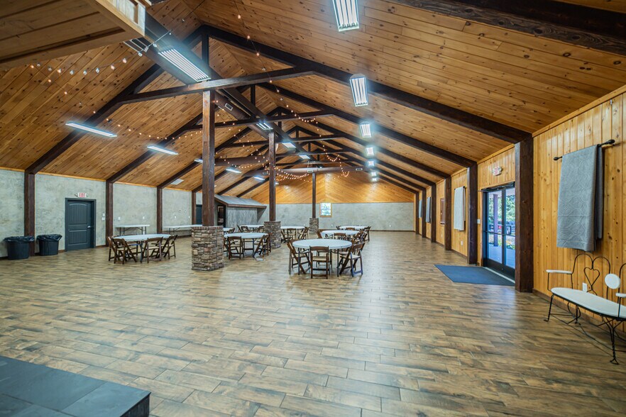 More Photos Of 71 Commerce St, Hickory Supermarket For Sale