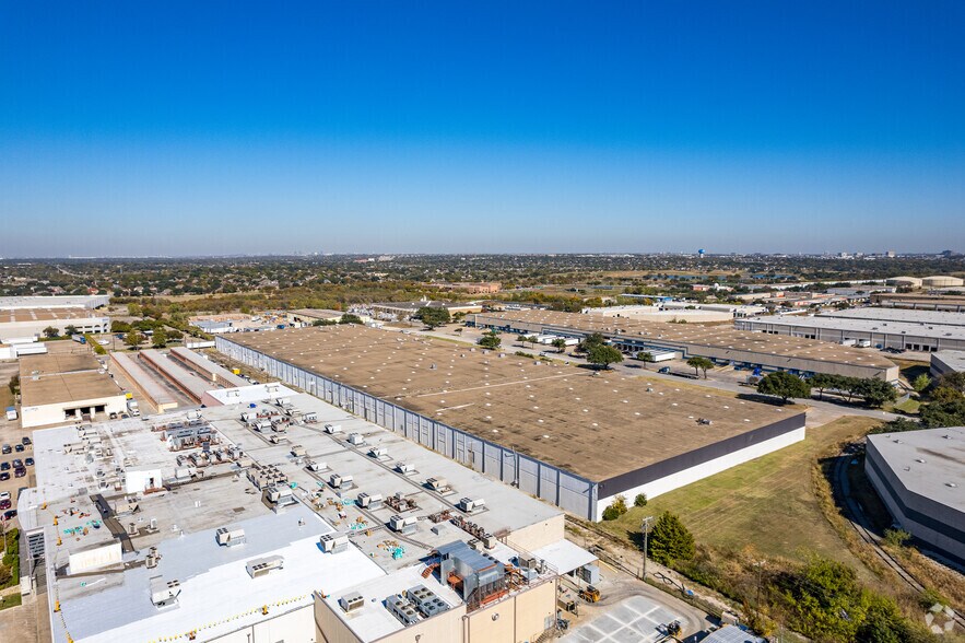 More Photos Of 1725-1745 Hayden Dr, Carrollton Warehouse For Lease