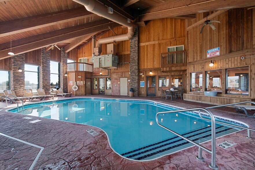 More Photos Of 1424 W Pine St, Pinedale Hotel For Sale