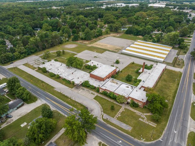 More Photos Of 2389 E Laketon Ave, Muskegon Flex For Sale