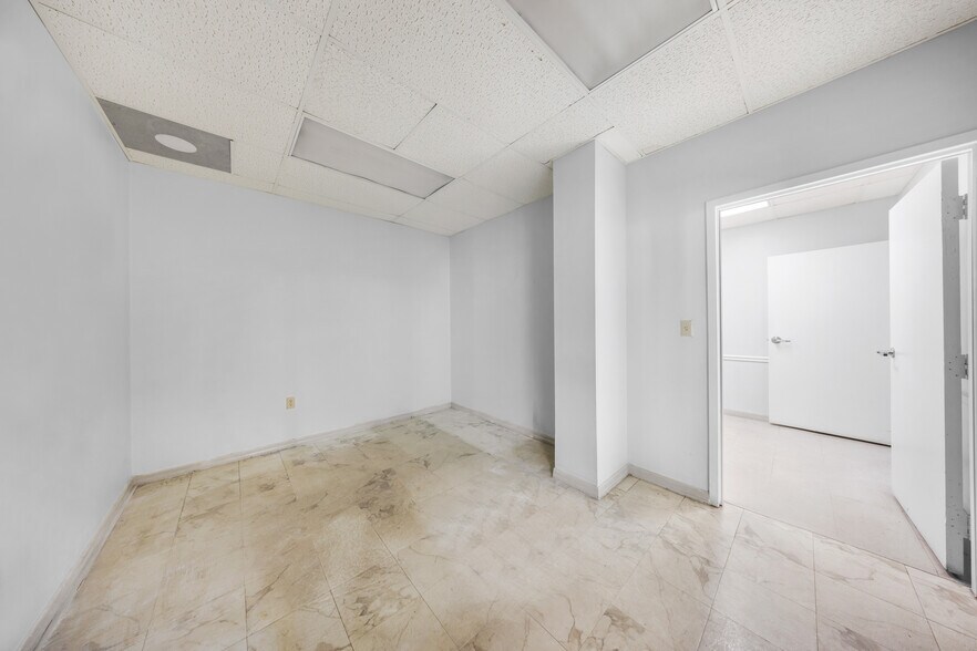 More Photos Of 2901 NW 17th Ave, Miami Office For Sale