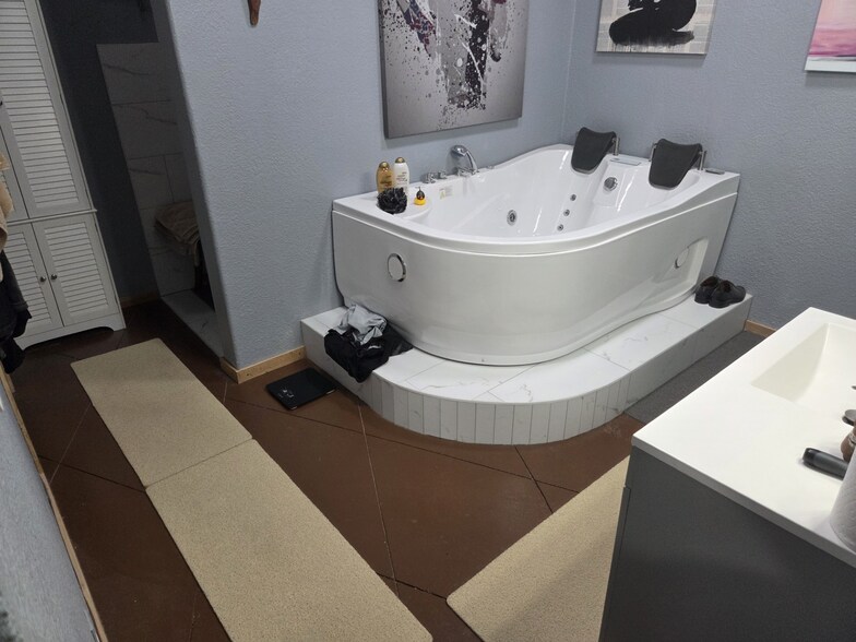 More Photos Of 3323 Hoffpauer Way, Sanger Office For Sale