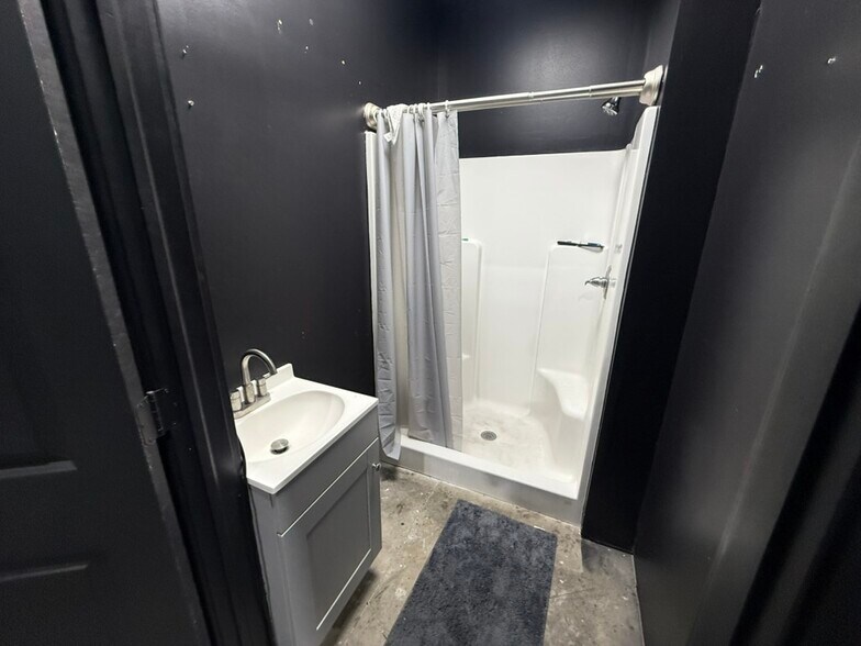 More Photos Of 1158 N Birch Ave, Broken Arrow Flex For Lease