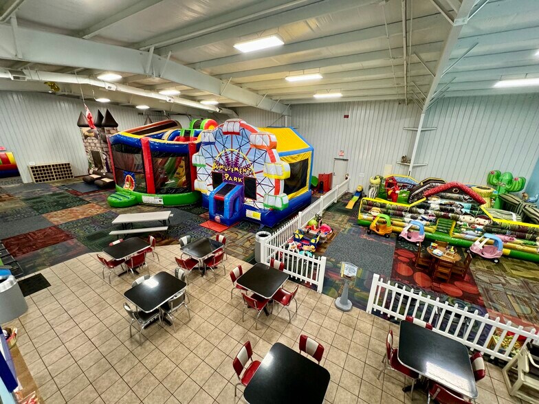 More Photos Of 2509 S 1st St, Terre Haute Showroom For Sale