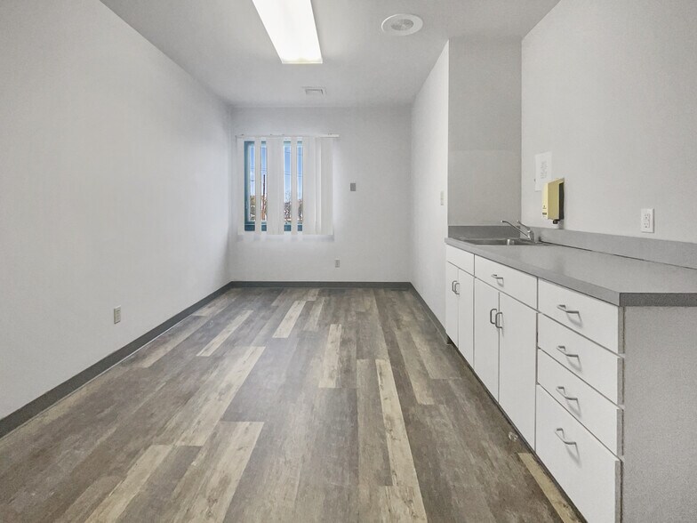 More Photos Of 608 N High St, Millville Medical For Sale