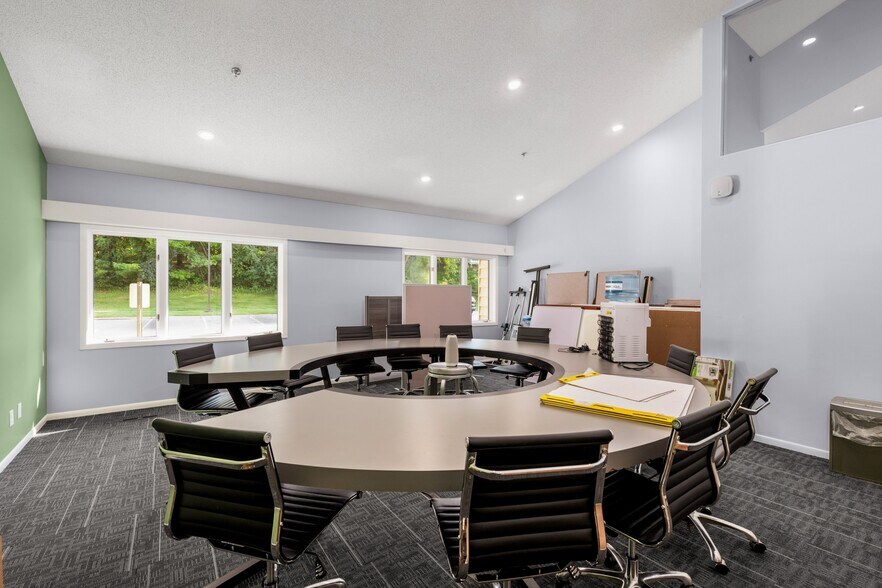More Photos Of 7815 Telegraph Rd, Bloomington Office For Sale