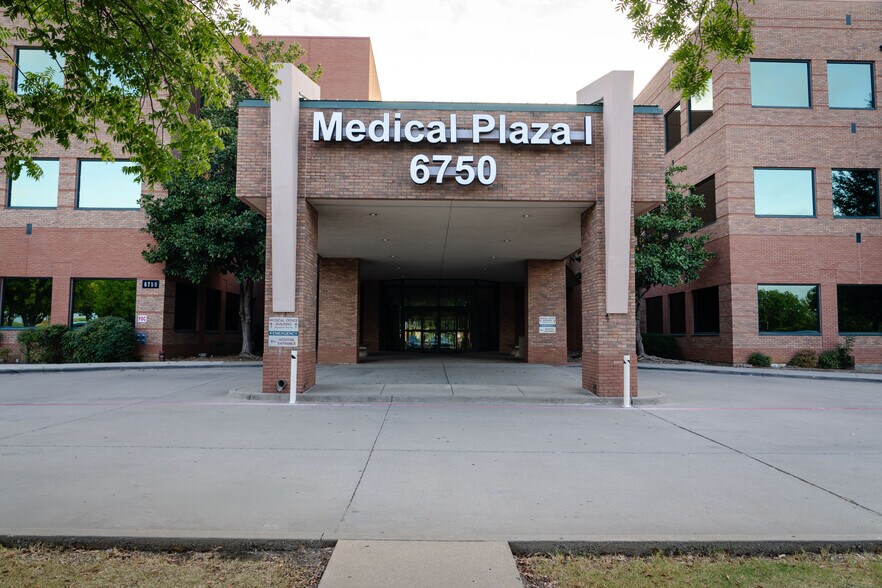 Primary Photo Of 6750 N MacArthur Blvd, Irving Medical For Lease