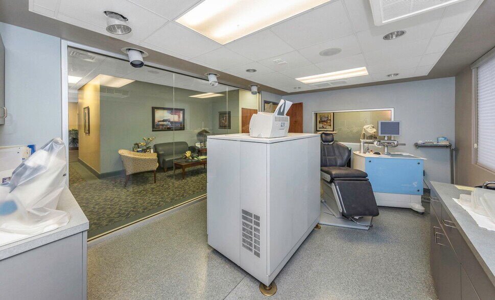 More Photos Of 2346 Drew St, Clearwater Office For Sale