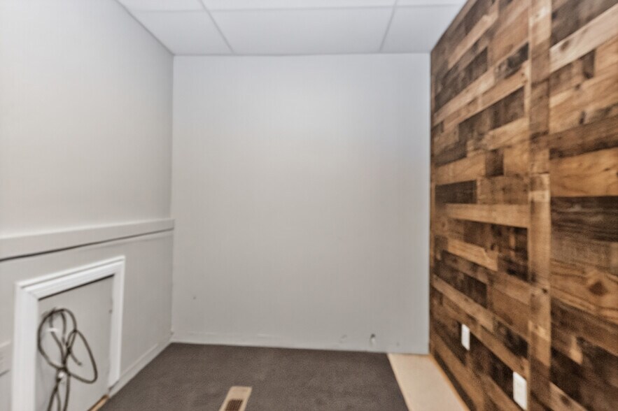 More Photos Of 41 Chestnut St, Amsterdam Storefront Retail Residential For Sale