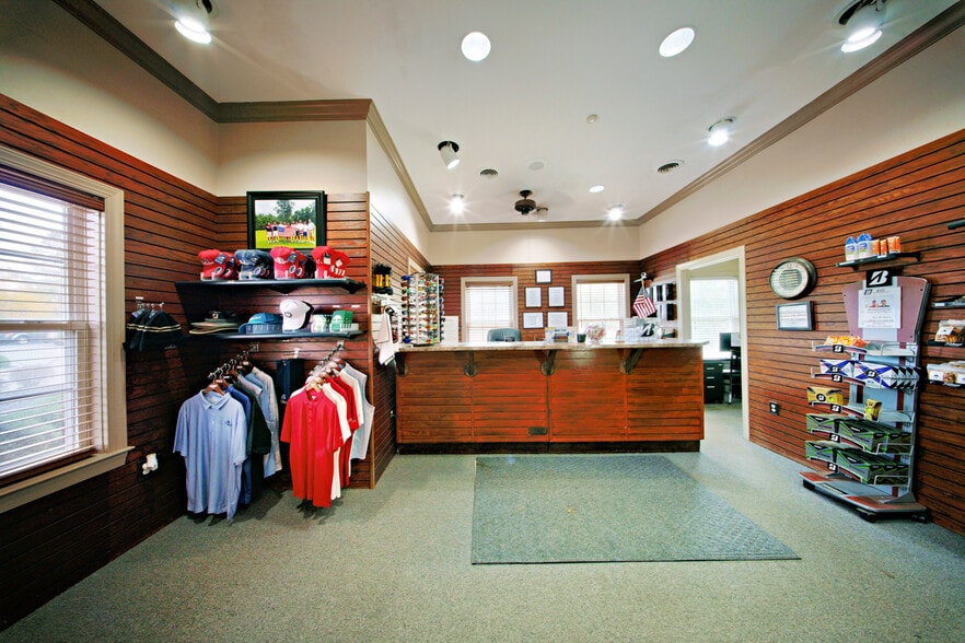 More Photos Of 128 Oakview Club Dr, Macon-Bibb Golf Course Driving Range For Sale