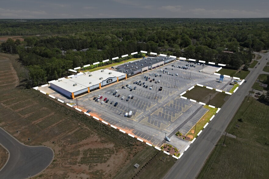 More Photos Of 1500 W Main St, Laurens Unknown For Lease