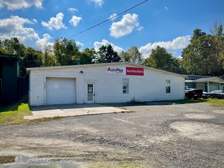More Photos Of 21 Squires St, Cortland Warehouse For Lease