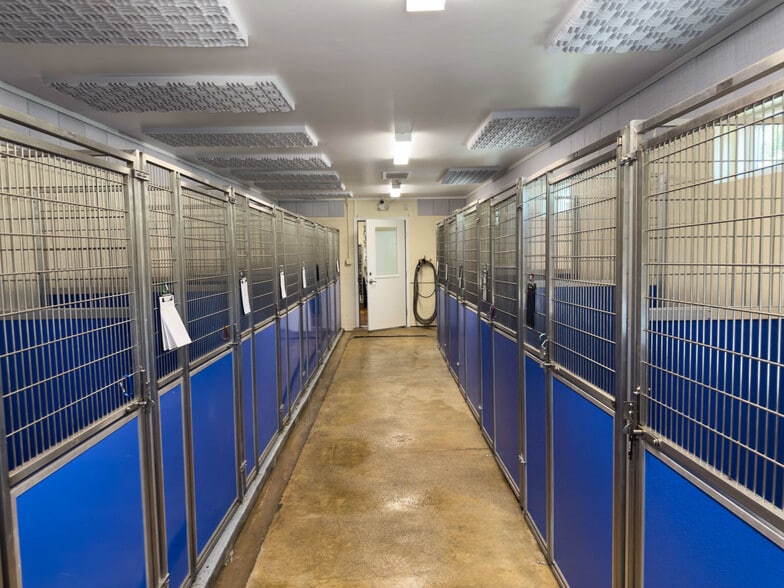 More Photos Of 6916 Harrisburg Rd, Charlotte Office For Sale