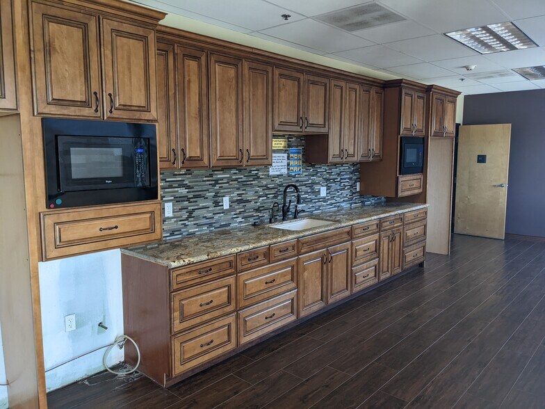 More Photos Of 5101 Office Park Dr, Bakersfield Medical For Lease