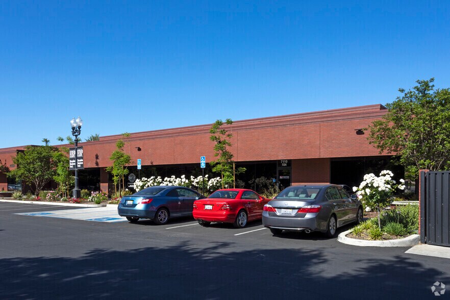 More Photos Of 7010 N Marks Ave, Fresno Unknown For Lease