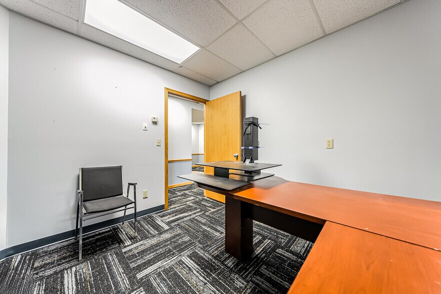 More Photos Of 4259 Lake Rd, Lorain Office For Sale