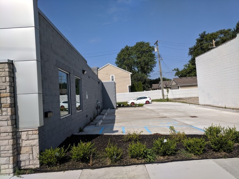 More Photos Of 642 S Main St, Clawson Storefront Retail Office For Lease