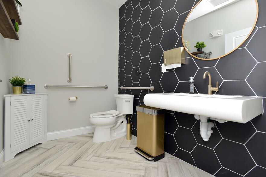 More Photos Of 1706 Smizer Station Rd, Saint Louis Office For Sale