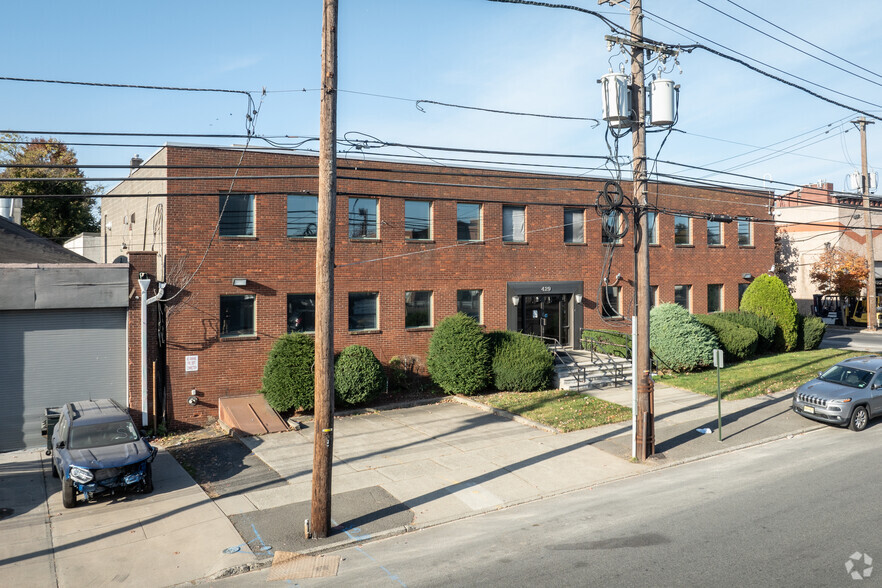 Primary Photo Of 429 Getty Ave, Clifton Office For Lease