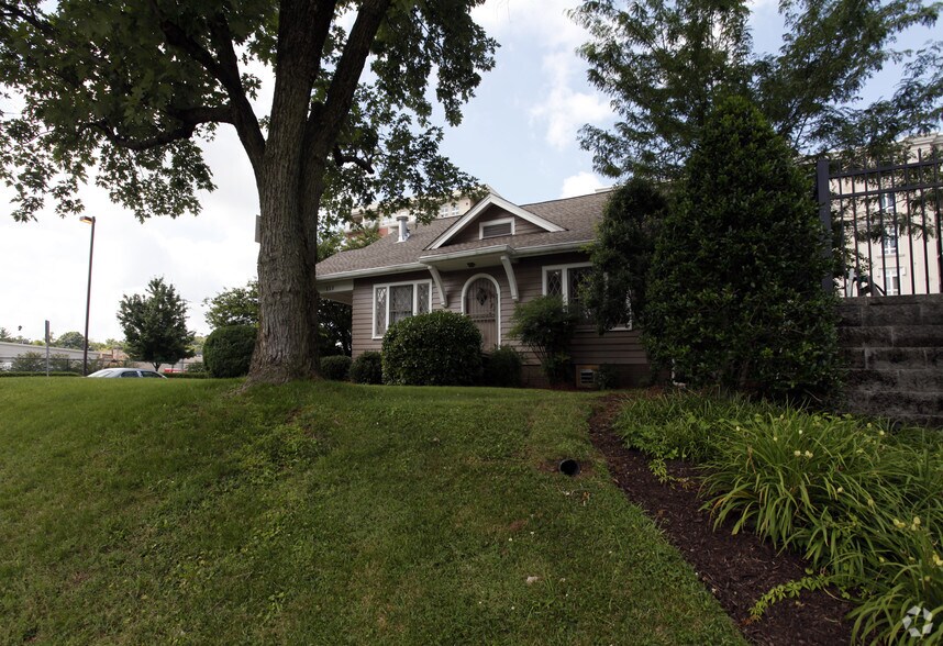 Primary Photo Of 113 30th Ave N, Nashville Medical For Sale