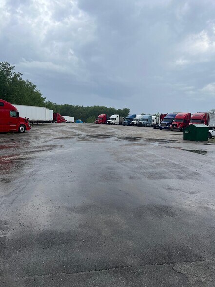 More Photos Of 16400 S Dixie Hwy, Markham Truck Terminal For Sale