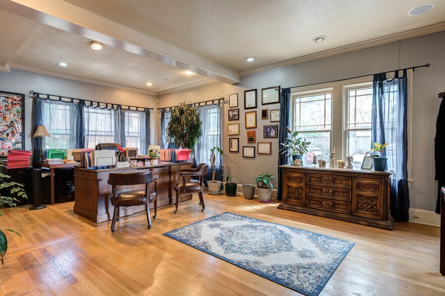 More Photos Of 2124 Broadway St, Lubbock Office For Sale