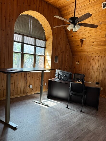 More Photos Of 300 E New Haven Ave, Melbourne Office For Sale