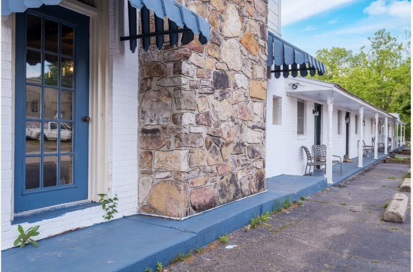 More Photos Of 201 E Main, Heber Springs Hotel For Sale