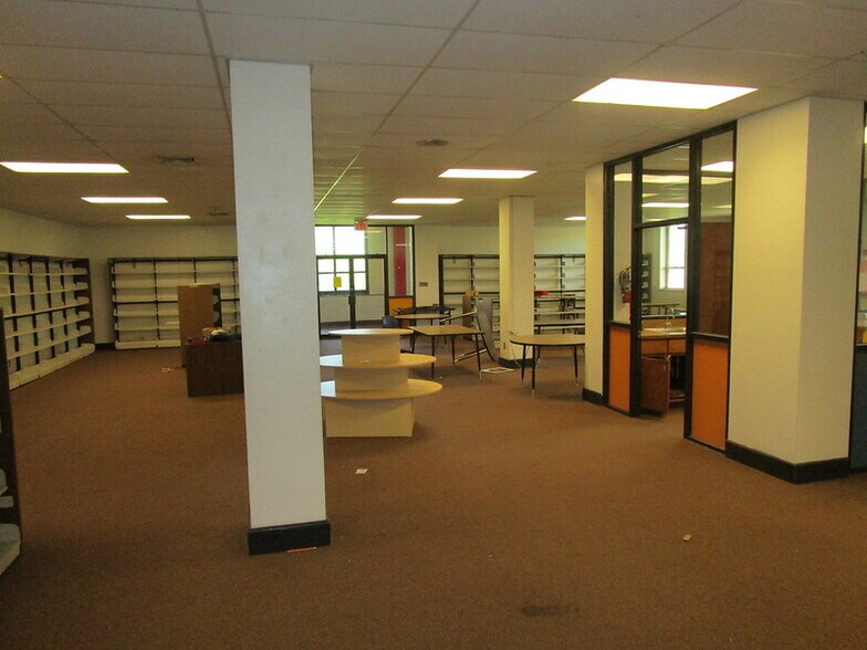 More Photos Of 700 W Houston St, Marshall Schools For Sale