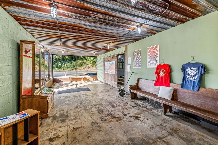 More Photos Of 1358 Plaza Dr, Gainesville Freestanding For Sale