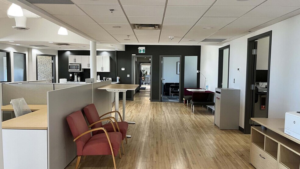 More Photos Of 211 Bannatyne Av, Winnipeg Office For Lease