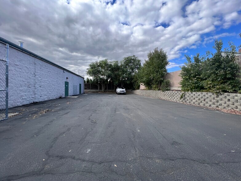 More Photos Of 2201 W Nob Hill Blvd, Yakima Freestanding For Lease