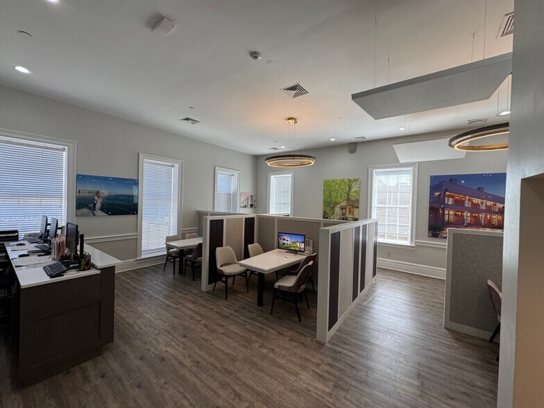 More Photos Of 211-224 W Saint Julian St, Savannah Storefront For Lease