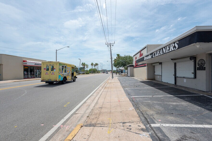 More Photos Of 133 Main St, Daytona Beach Freestanding For Sale