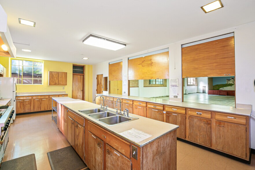 More Photos Of 3955-3995 N Irving St, Denver Religious Facility For Lease