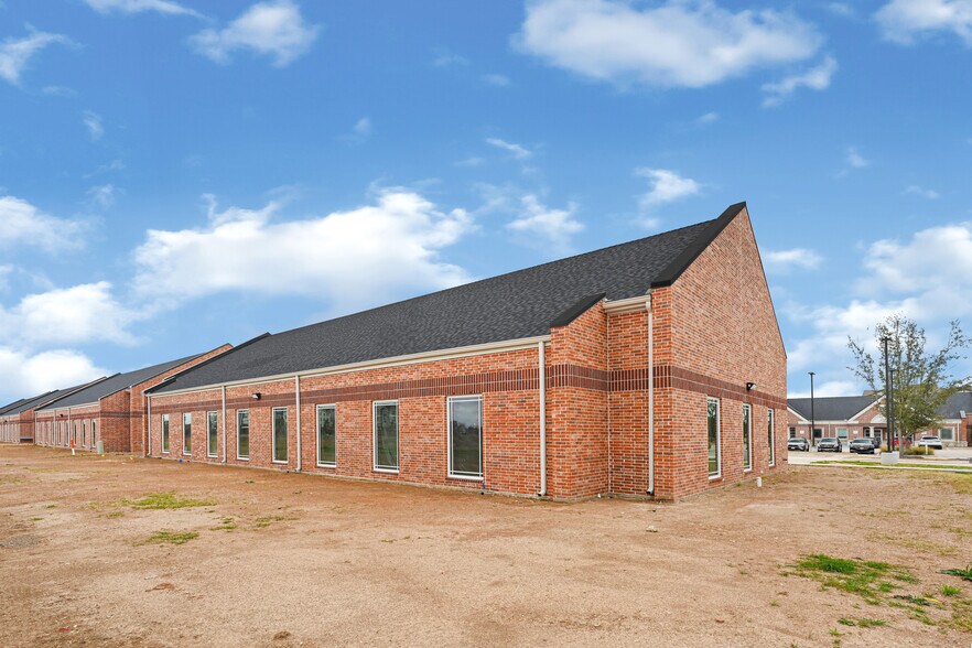 More Photos Of 7103 S Peek Rd, Richmond Medical For Lease