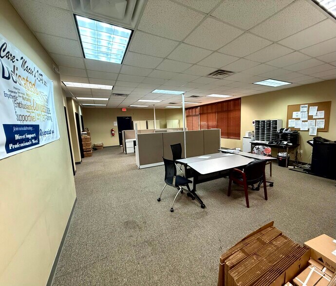 More Photos Of 105 Preston Ct, Macon-Bibb Office For Lease