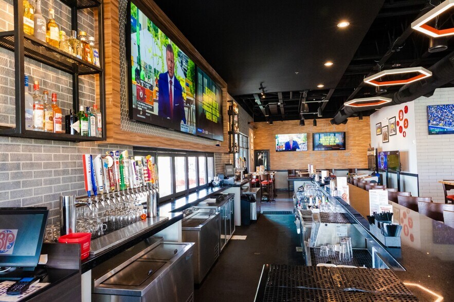 More Photos Of 6501 North Fwy, Fort Worth Restaurant For Sale