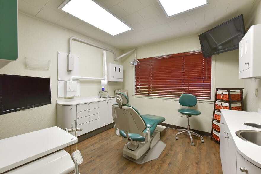 More Photos Of 602 N Gray St, Caldwell Medical For Sale